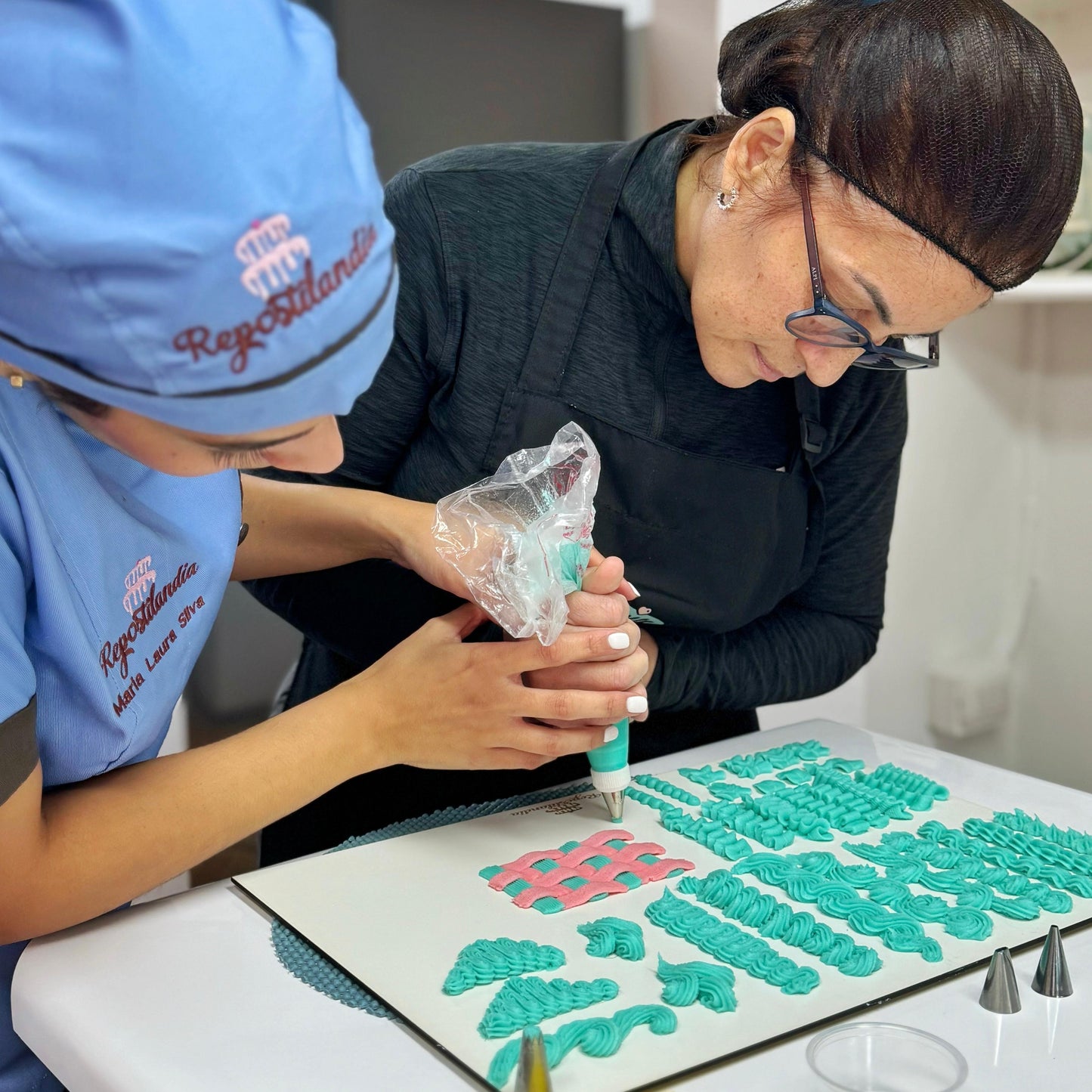 Técnicas de Decoración con Boquillas (Presencial) 18 DE OCTUBRE 10:00AM