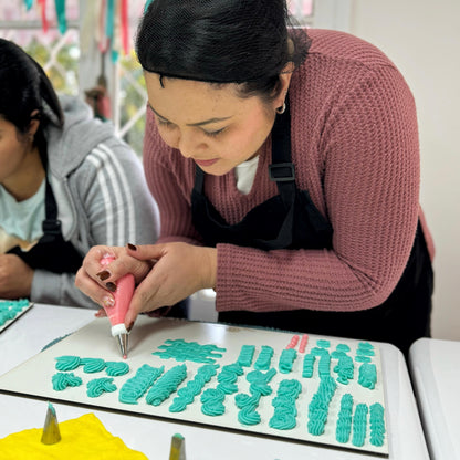 Técnicas de Decoración con Boquillas (Presencial)  SABADO 12 DE SEPTIEMBRE 10:00AM