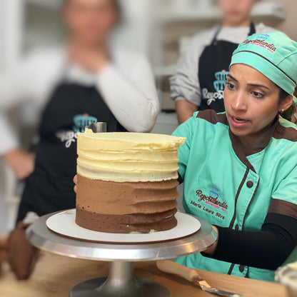 Decoración Básica de Tortas con Buttercream (Presencial) SÁBADO 05 DE DICIEMBRE 9:30AM
