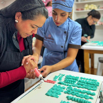 Técnicas de Decoración con Boquillas (Presencial)  SABADO 12 DE SEPTIEMBRE 10:00AM