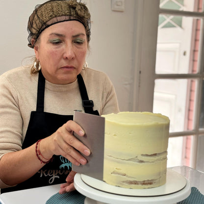 Decoración Básica de Tortas con Buttercream (Presencial) SÁBADO 05 DE DICIEMBRE 9:30AM