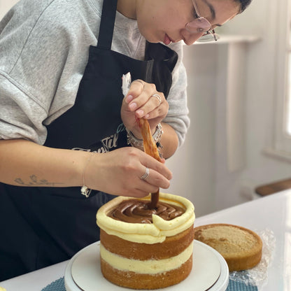 Decoración Básica de Tortas con Buttercream (Presencial) SÁBADO 05 DE DICIEMBRE 9:30AM